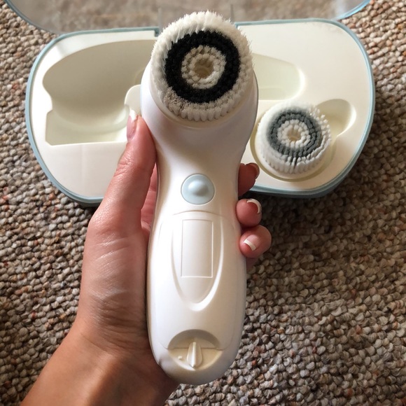Vanity Planet Face Cleansing Brush - Picture 3 of 6